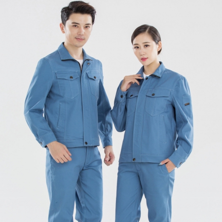 浅蓝色秋季工作服